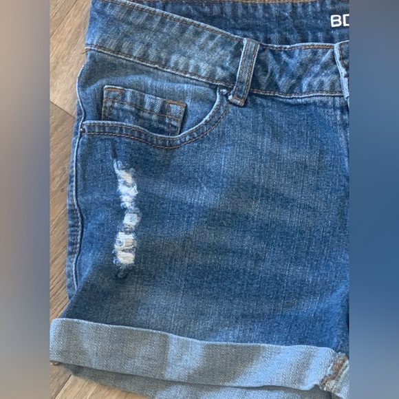Urban Outfitters ~ BDG ~ Mid Rise Alexa Pocket Shortie Denim Shorts Size 29 - Picture 5 of 12